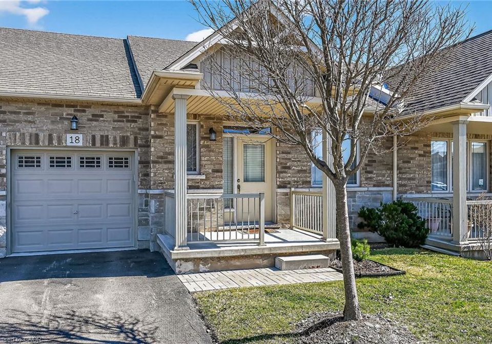 18-ecker-lane-hamilton-ontario-40816131
