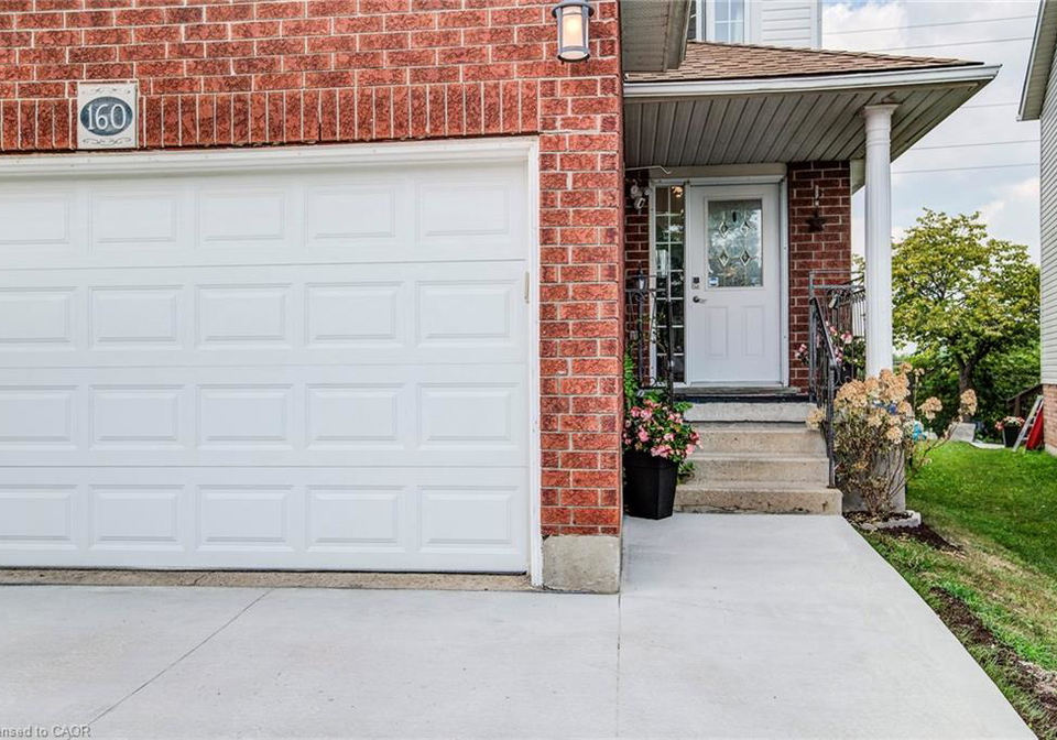 160-hidden-creek-drive-kitchener-ontario-40816156