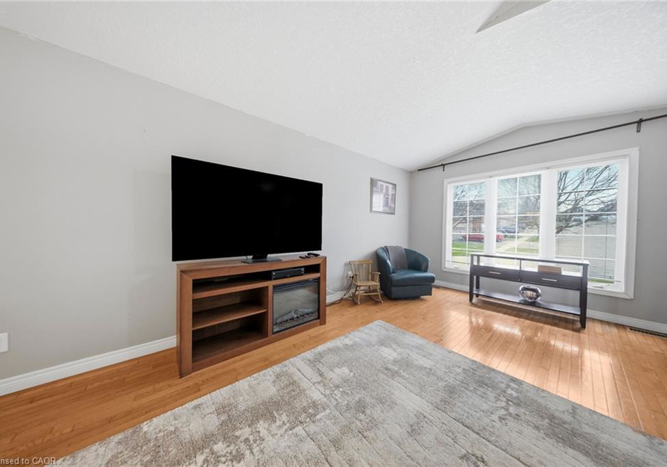 858-stonegate-drive-woodstock-ontario-40816159