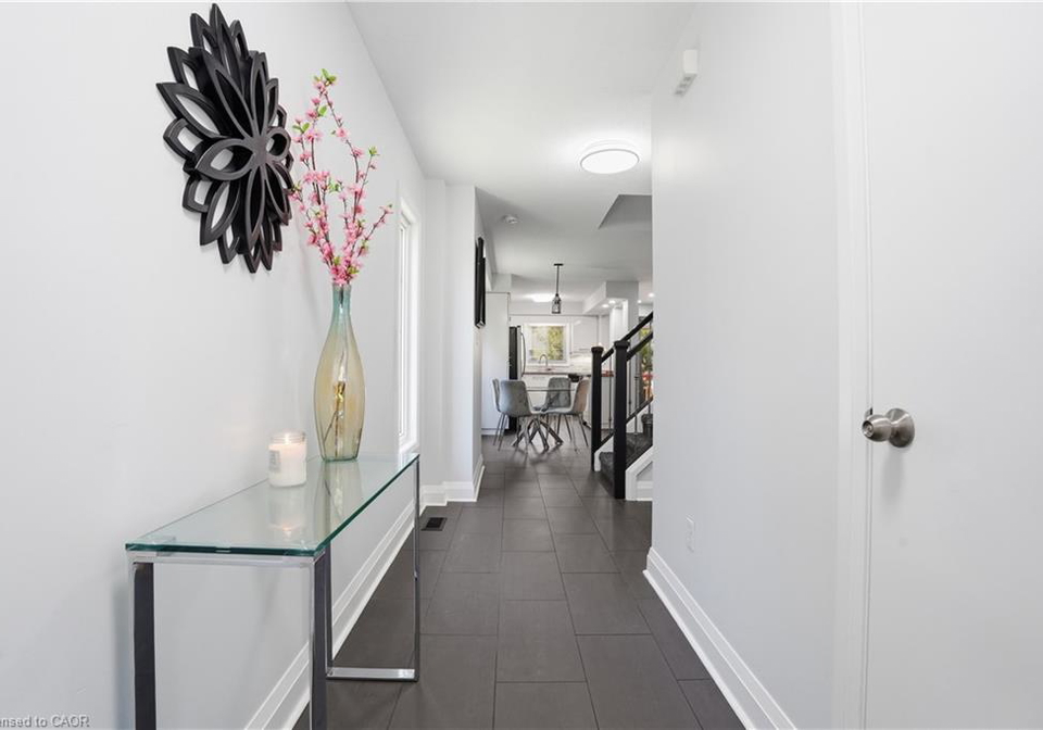 7-upper-mercer-street-kitchener-ontario-40816259