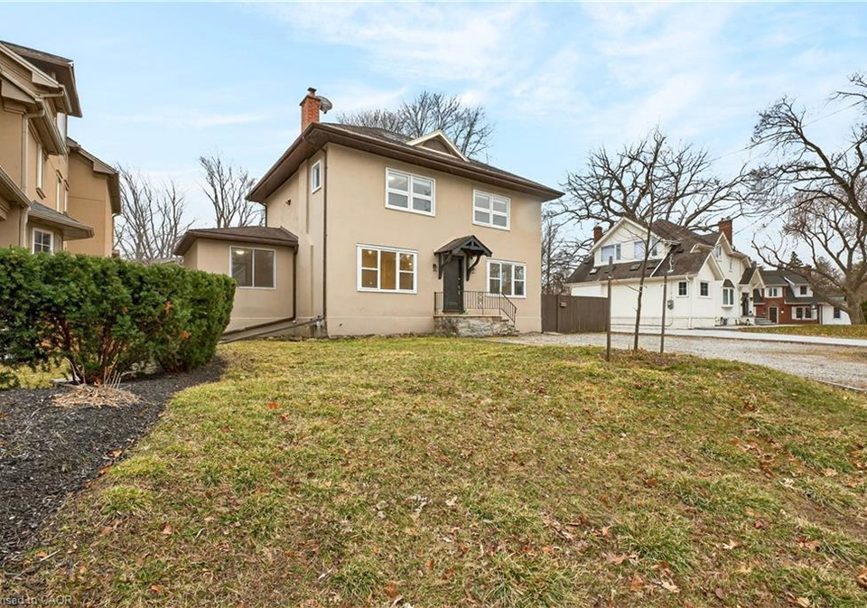 1012-north-shore-boulevard-e-burlington-ontario-40816267