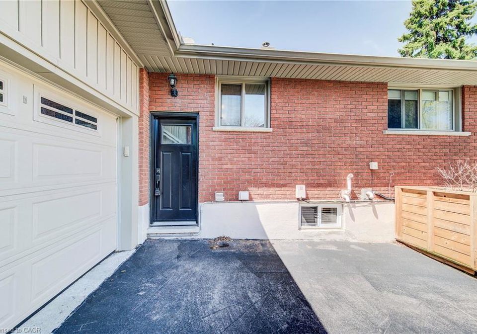 213-union-street-e-waterloo-ontario-40816308
