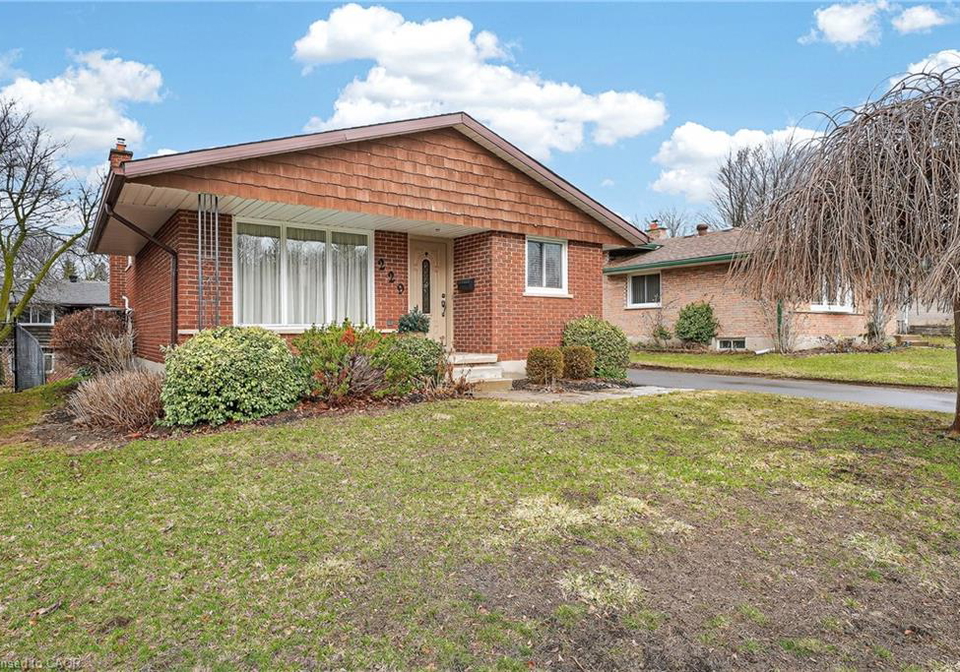 229-laurentian-drive-kitchener-ontario-40816355