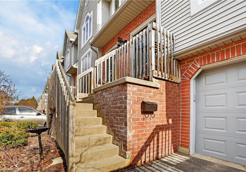 132-brighton-street-waterloo-ontario-40816460