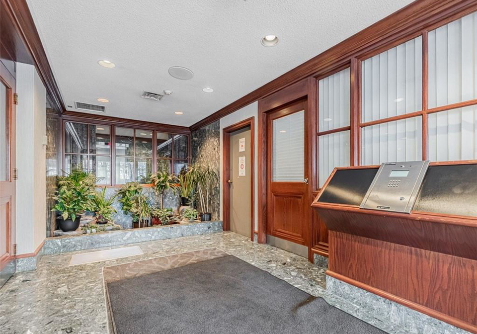 880-dundas-street-w-mississauga-ontario-40816497