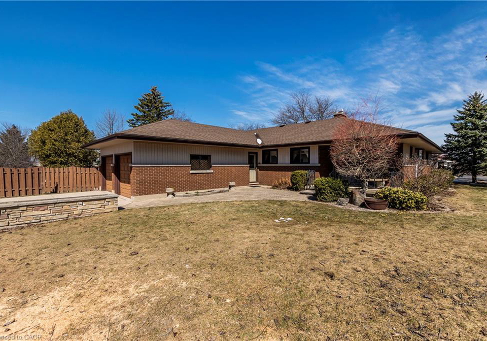 11-lloyd-street-wingham-ontario-40816656