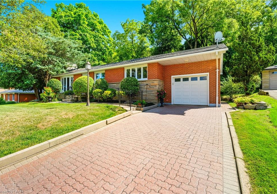 894-bishop-place-ancaster-ontario-40816794