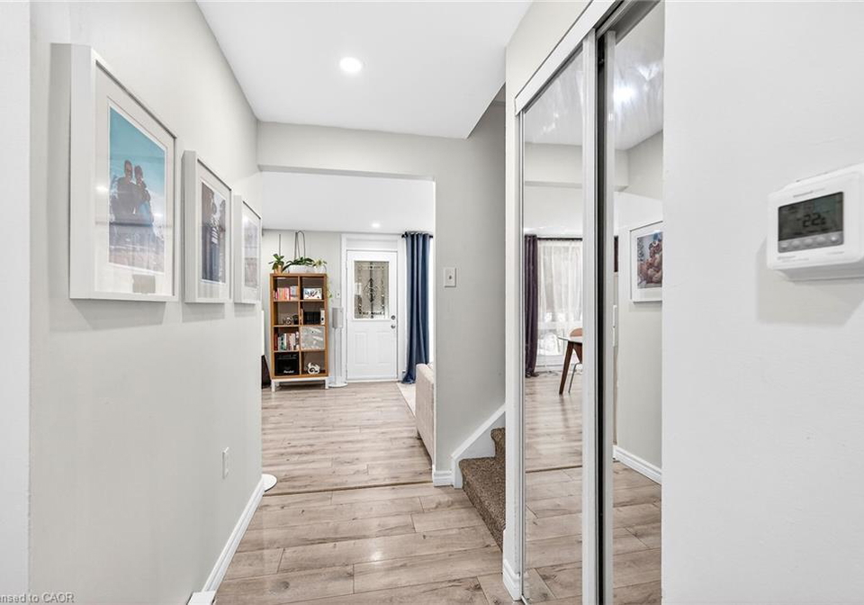 25-britten-close-hamilton-ontario-40816811