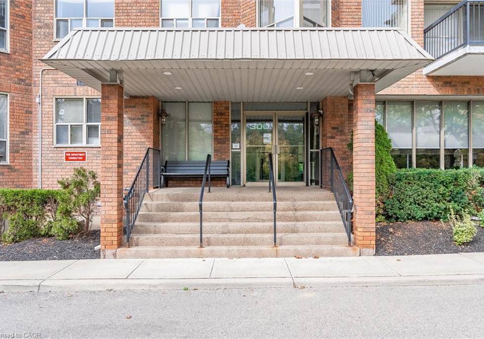 300-keats-way-waterloo-ontario-40816815