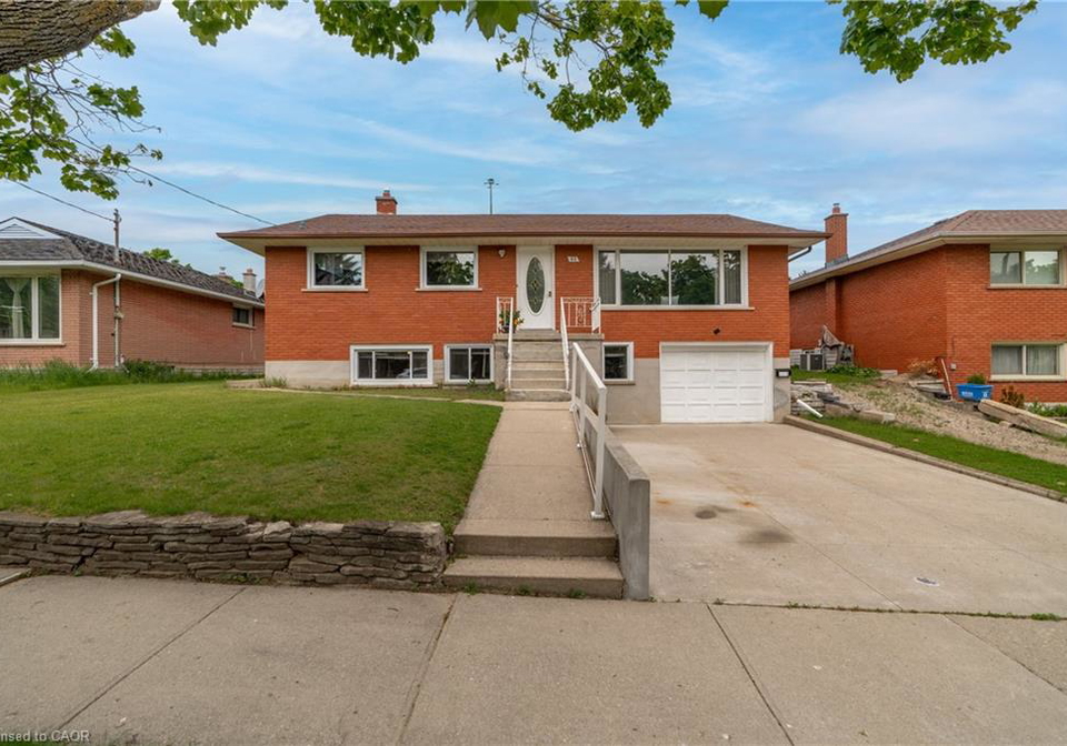 52-boniface-avenue-kitchener-ontario-40817145