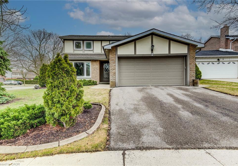 2-blue-spruce-court-kitchener-ontario-40817332
