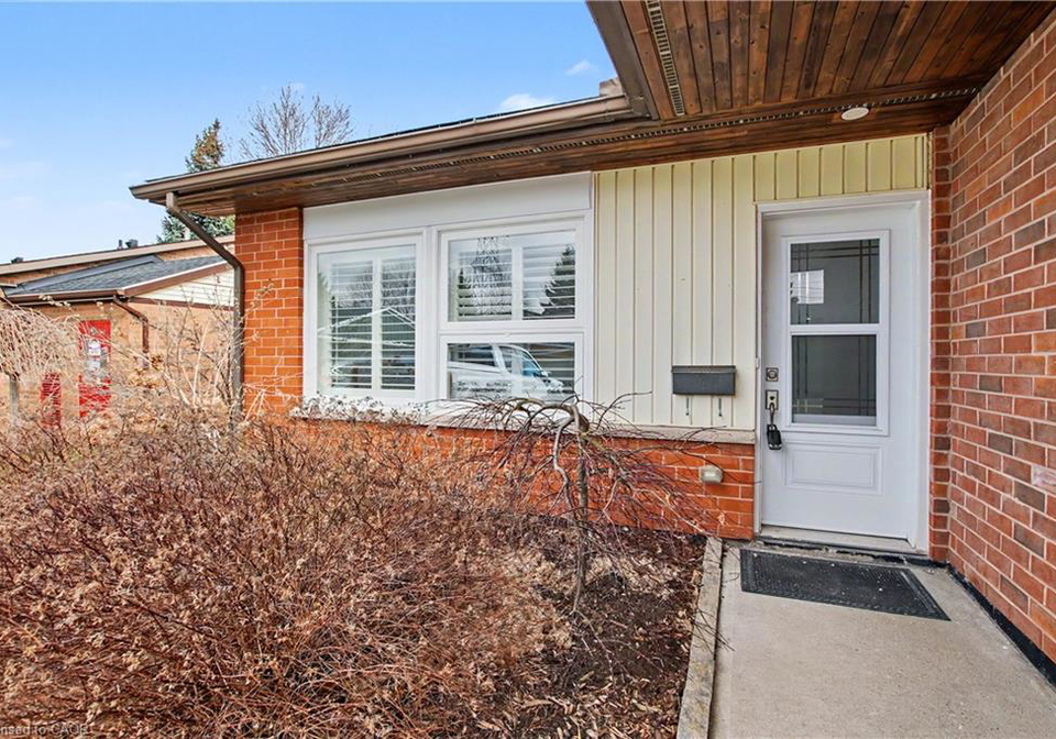 22-sister-kern-terrace-hamilton-ontario-40817439