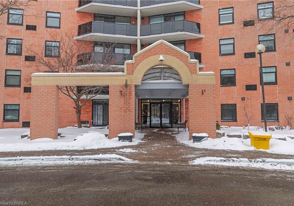 9-bonheur-court-brantford-ontario-40817733