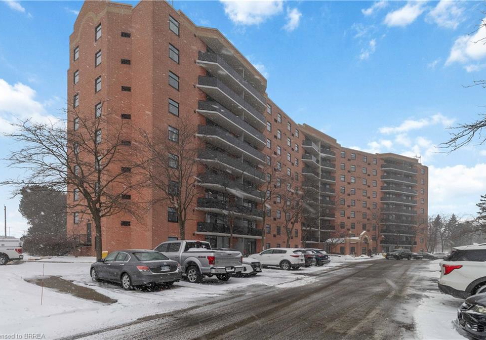 9-bonheur-court-brantford-ontario-40817733