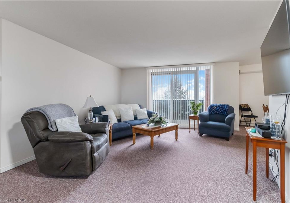 9-bonheur-court-brantford-ontario-40817733