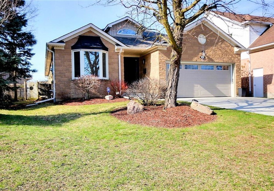 16-sullivan-court-cambridge-ontario-40817875