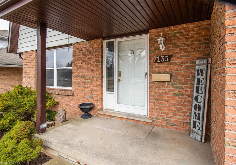 135-vintage-crescent-kitchener-ontario-40818140