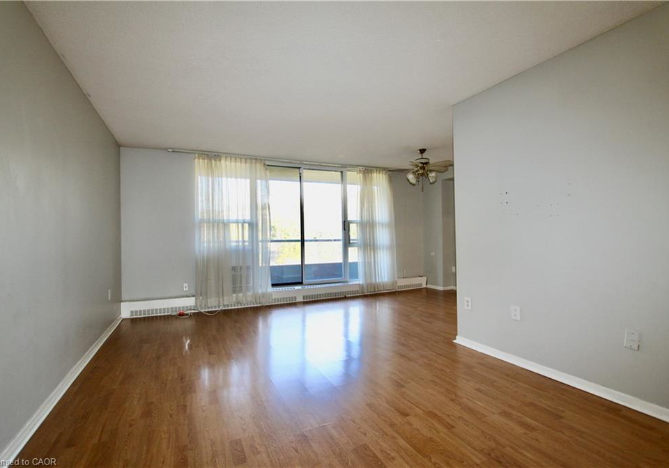 1964-main-street-w-hamilton-ontario-40818509