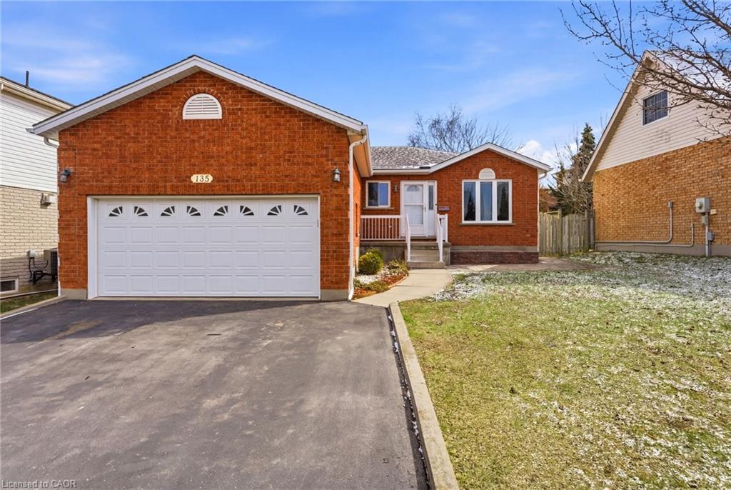 135-stirling-macgregor-drive-cambridge-ontario-40818711