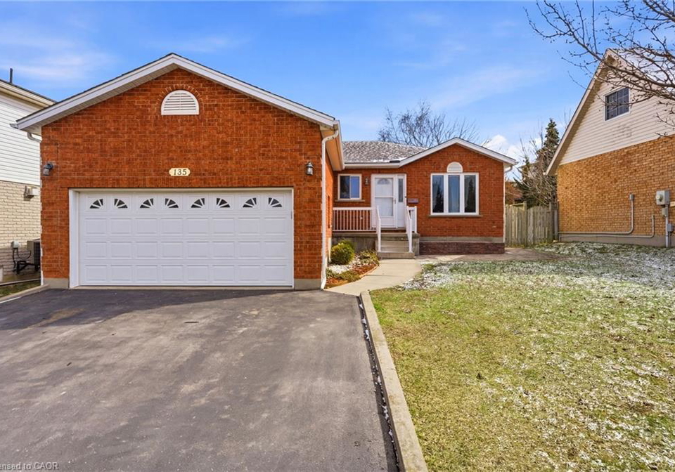 135-stirling-macgregor-drive-cambridge-ontario-40818711