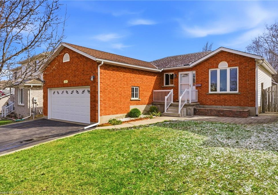135-stirling-macgregor-drive-cambridge-ontario-40818711