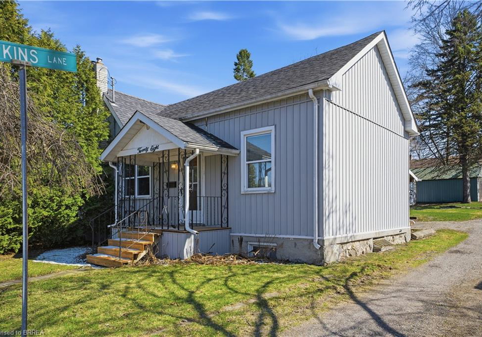 28-wellington-street-paris-ontario-40818999