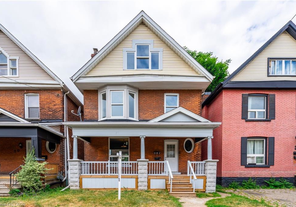 16-sherman-avenue-s-hamilton-ontario-40819011