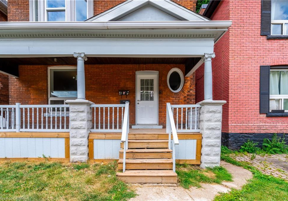 16-sherman-avenue-s-hamilton-ontario-40819011