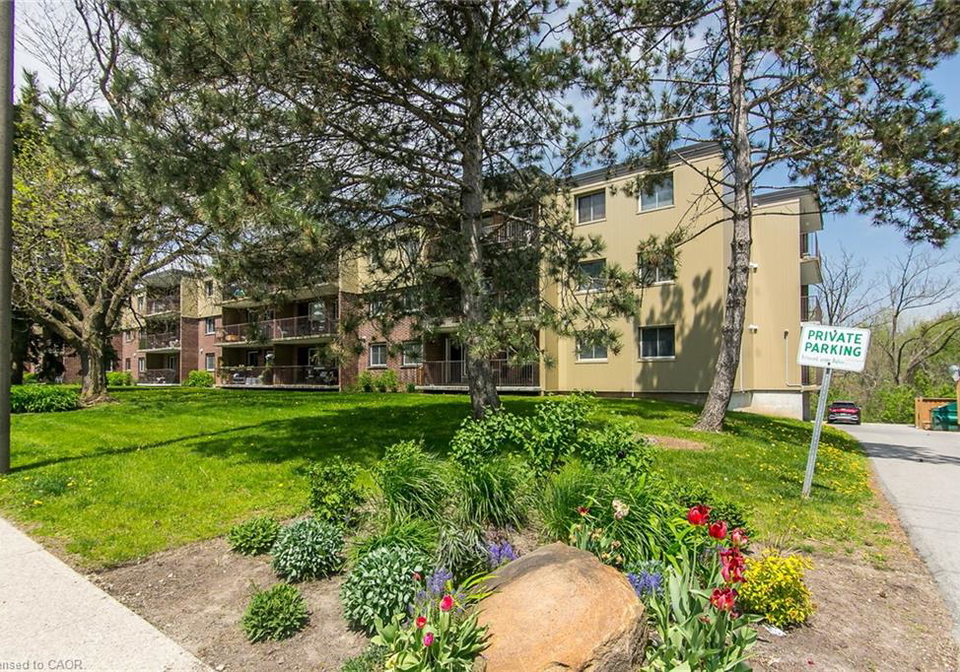 30-avalon-place-kitchener-ontario-40819150