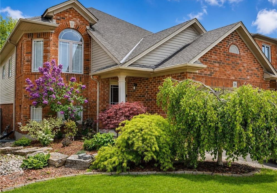 16-downing-street-binbrook-ontario-40819177