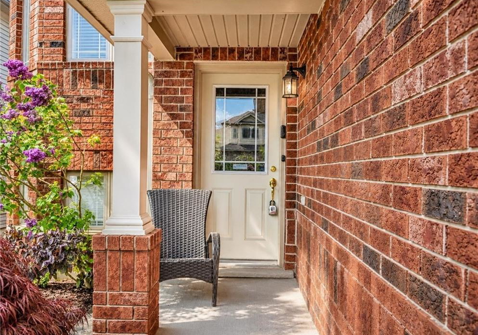 16-downing-street-binbrook-ontario-40819177