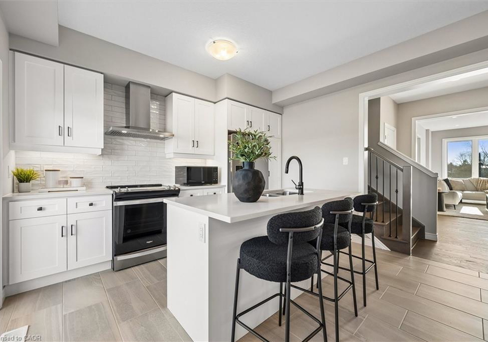 23-sora-lane-guelph-ontario-40819268