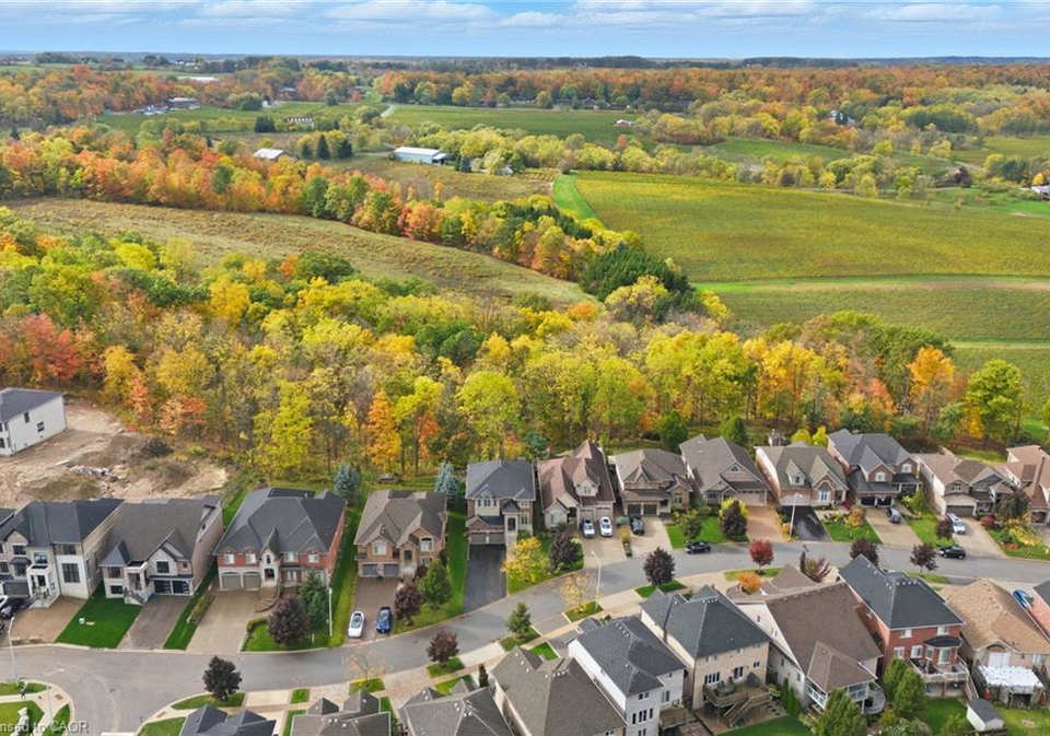 4076-highland-park-drive-beamsville-ontario-40819380