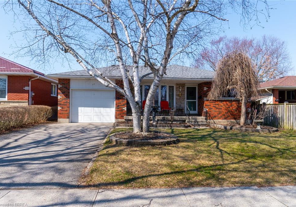 17-palm-crescent-brantford-ontario-40819405