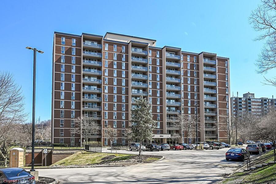 1964-main-street-w-hamilton-ontario-40819422