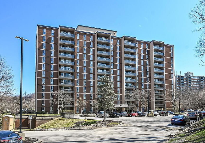 1964-main-street-w-hamilton-ontario-40819422