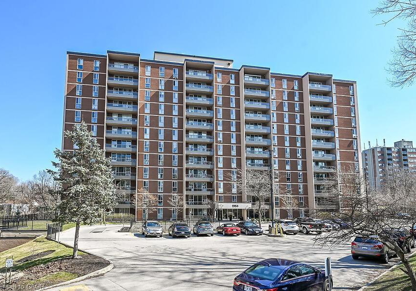 1964-main-street-w-hamilton-ontario-40819422