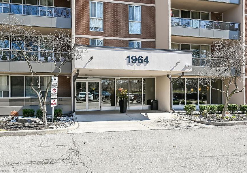 1964-main-street-w-hamilton-ontario-40819422