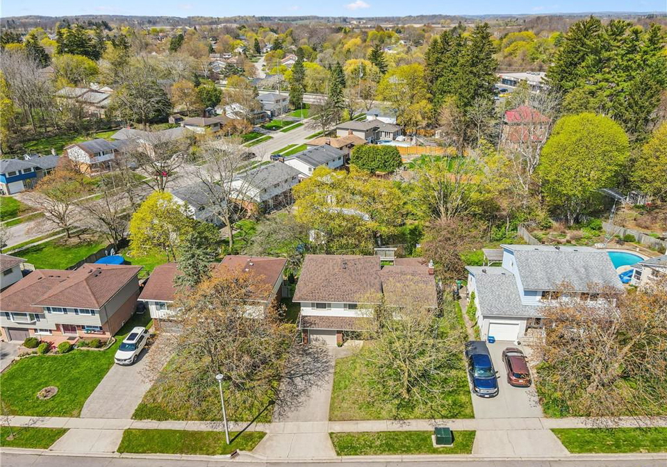 8-crestwood-drive-cambridge-ontario-40819433