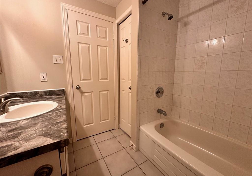 9-macville-avenue-kitchener-ontario-40819453