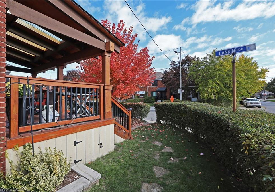 2-lankin-boulevard-east-york-ontario-40819638