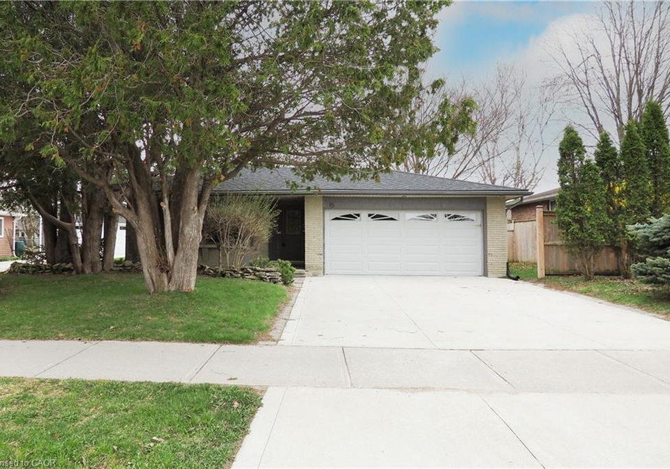 15-mockingbird-drive-elmira-ontario-40819646
