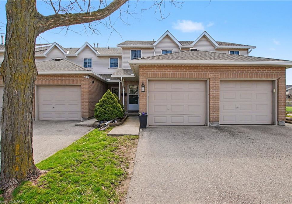 10-holborn-court-kitchener-ontario-40819763