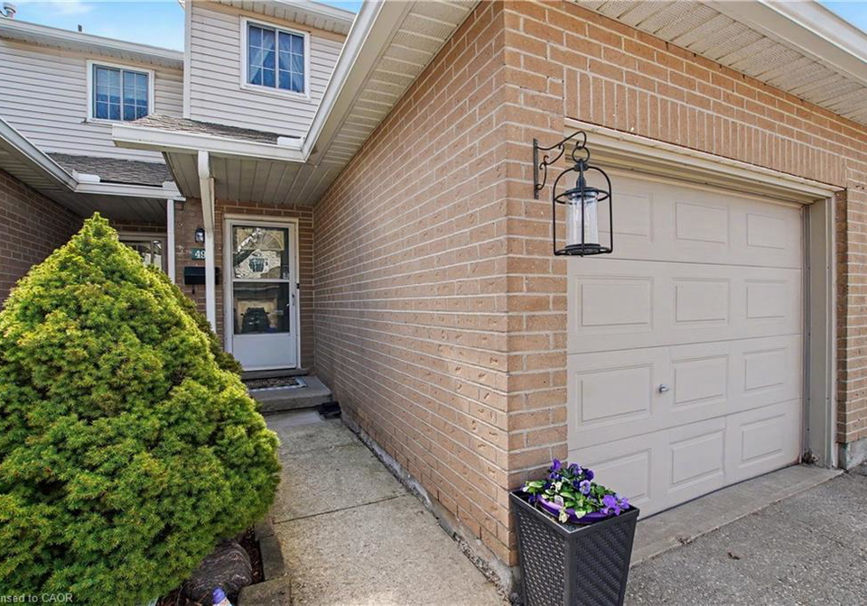 10-holborn-court-kitchener-ontario-40819763