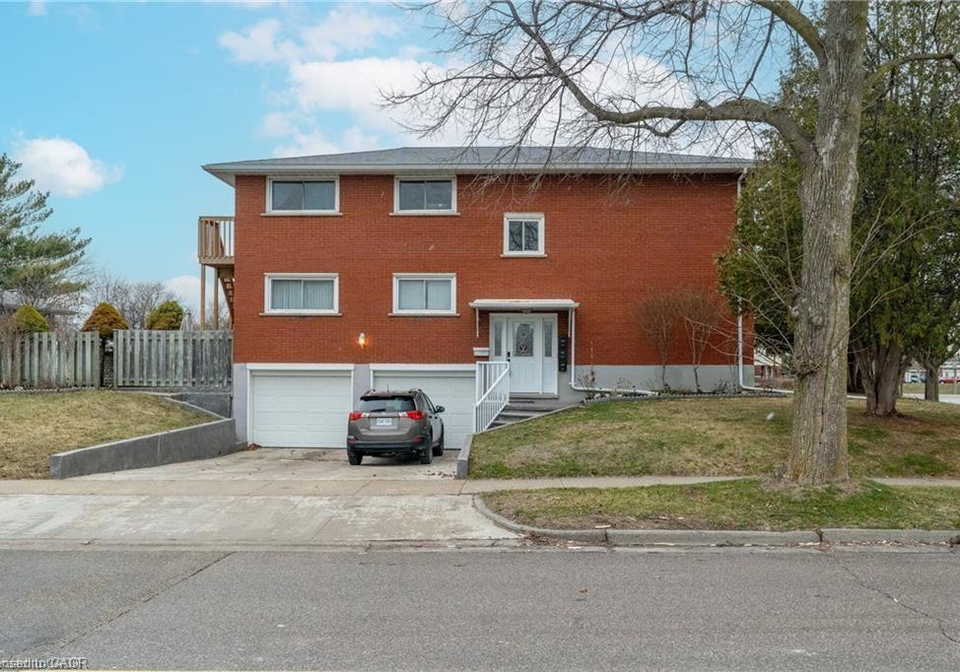 35-shaftsbury-drive-kitchener-ontario-40819817