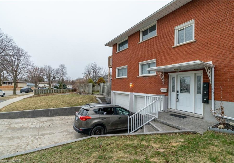 35-shaftsbury-drive-kitchener-ontario-40819827