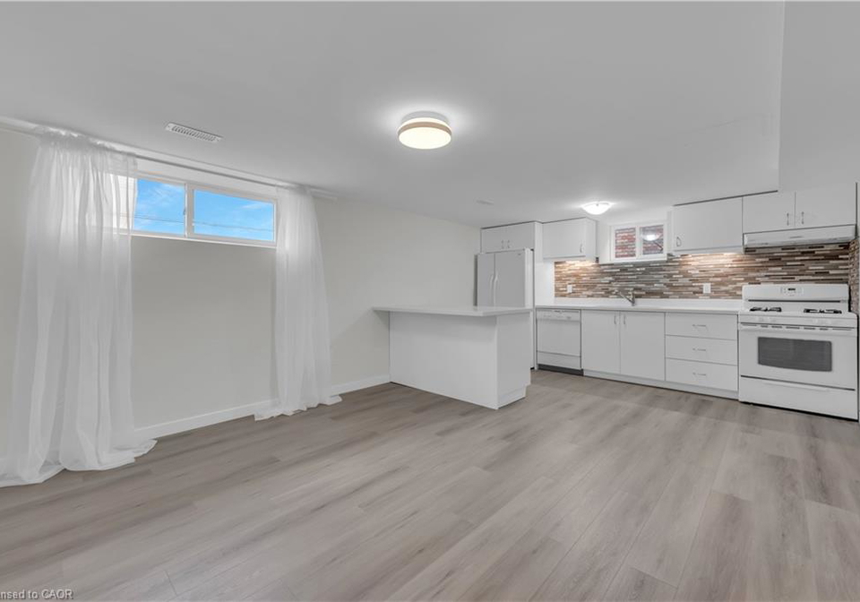 17-victor-boulevard-hamilton-ontario-40820205