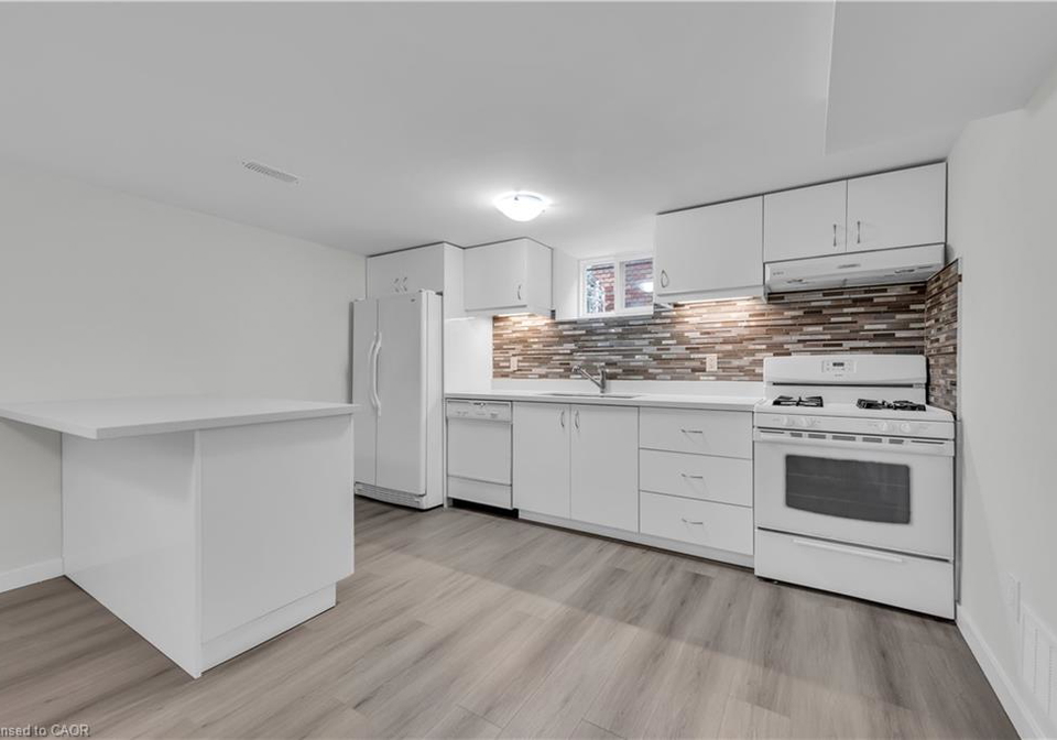 17-victor-boulevard-hamilton-ontario-40820205