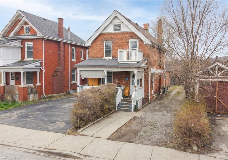 10-henrietta-street-brantford-ontario-40820247