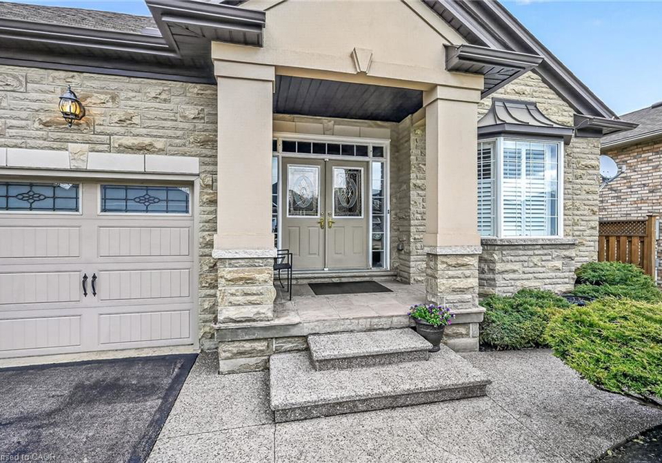 18-bellstone-lane-mount-hope-ontario-40820713